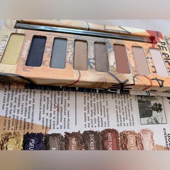 Eye palette by Urban Decay Jean Basquiat !! Pastel to dark and gold colors🤩 - Picture 6 of 10